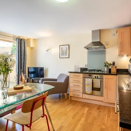 10 Summerhouse Mews Apartman *
