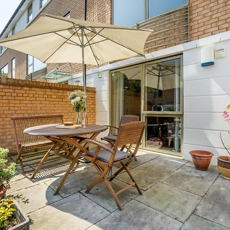 10 Summerhouse Mews *